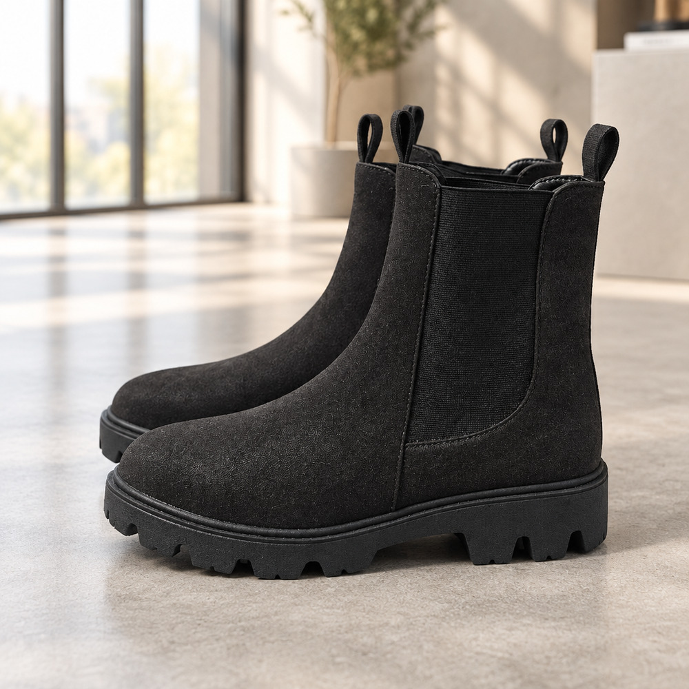 NWOB Journee Collection Womens Lug Sole Chelsea Boots Size 10